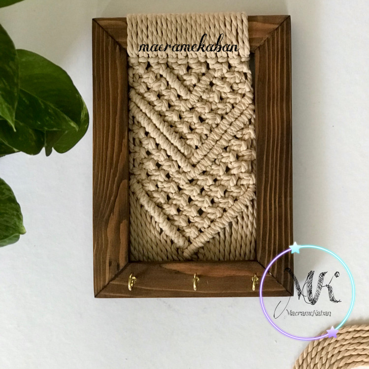 جاکلیدی دیواری مکرومه ابعاد 17 در 24 سانت