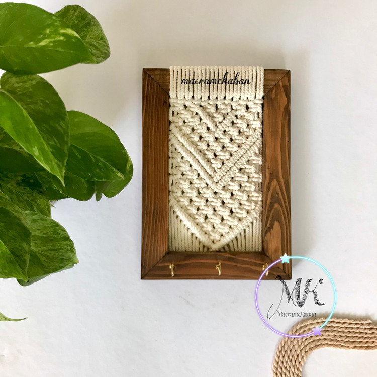 جاکلیدی دیواری مکرومه ابعاد 17 در 24 سانت