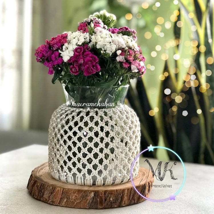 گلدان مکرومه شیشه ای مدل نسترن طرح لونه نبوری