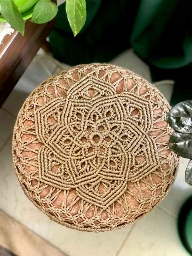 پاف مکرومه ارتفاع حدودا ۴۵ سانتی متر مکرومه کابان